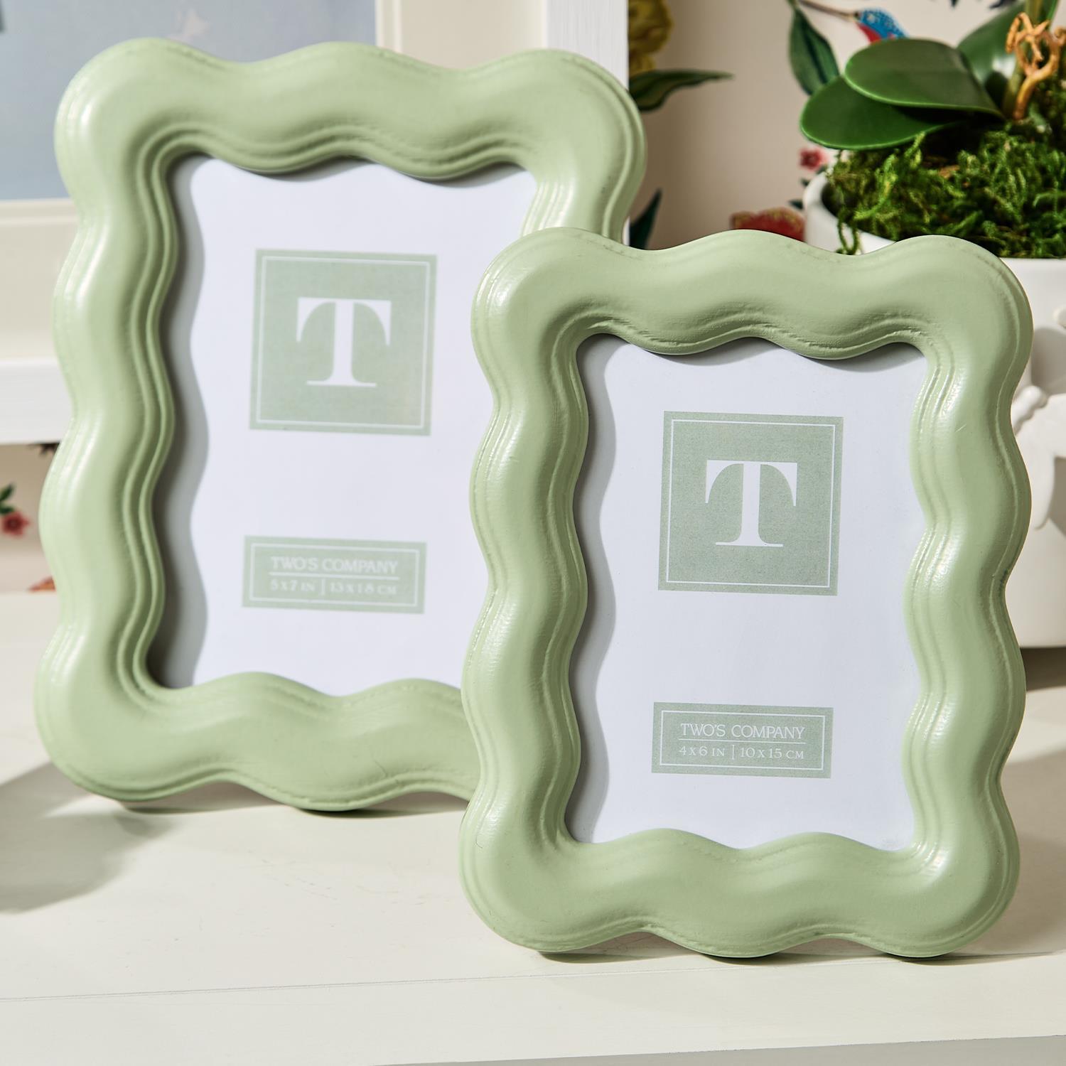 Set Of 2 Wavy Wood Photo Frame