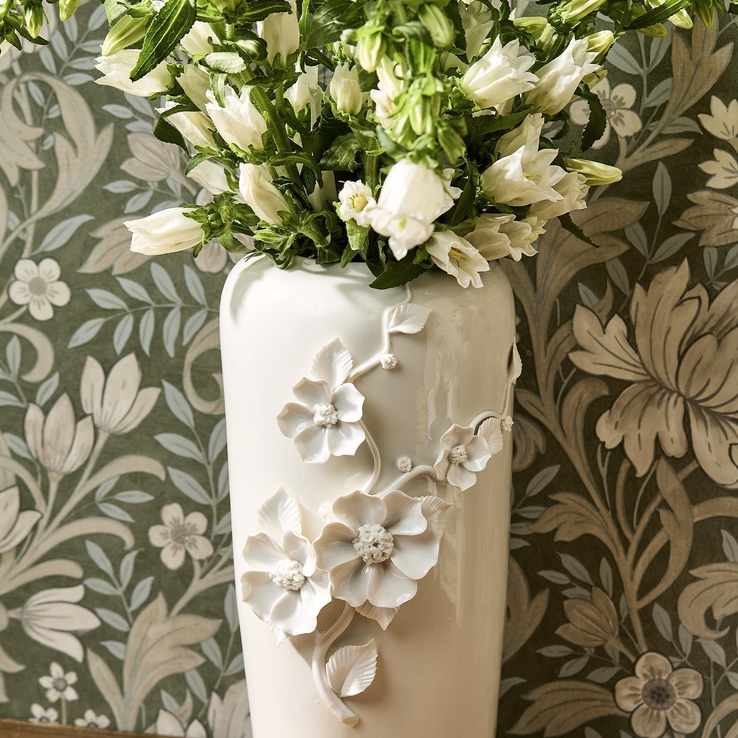 Set of 2 Vases with 3-D Sculpted Flowers