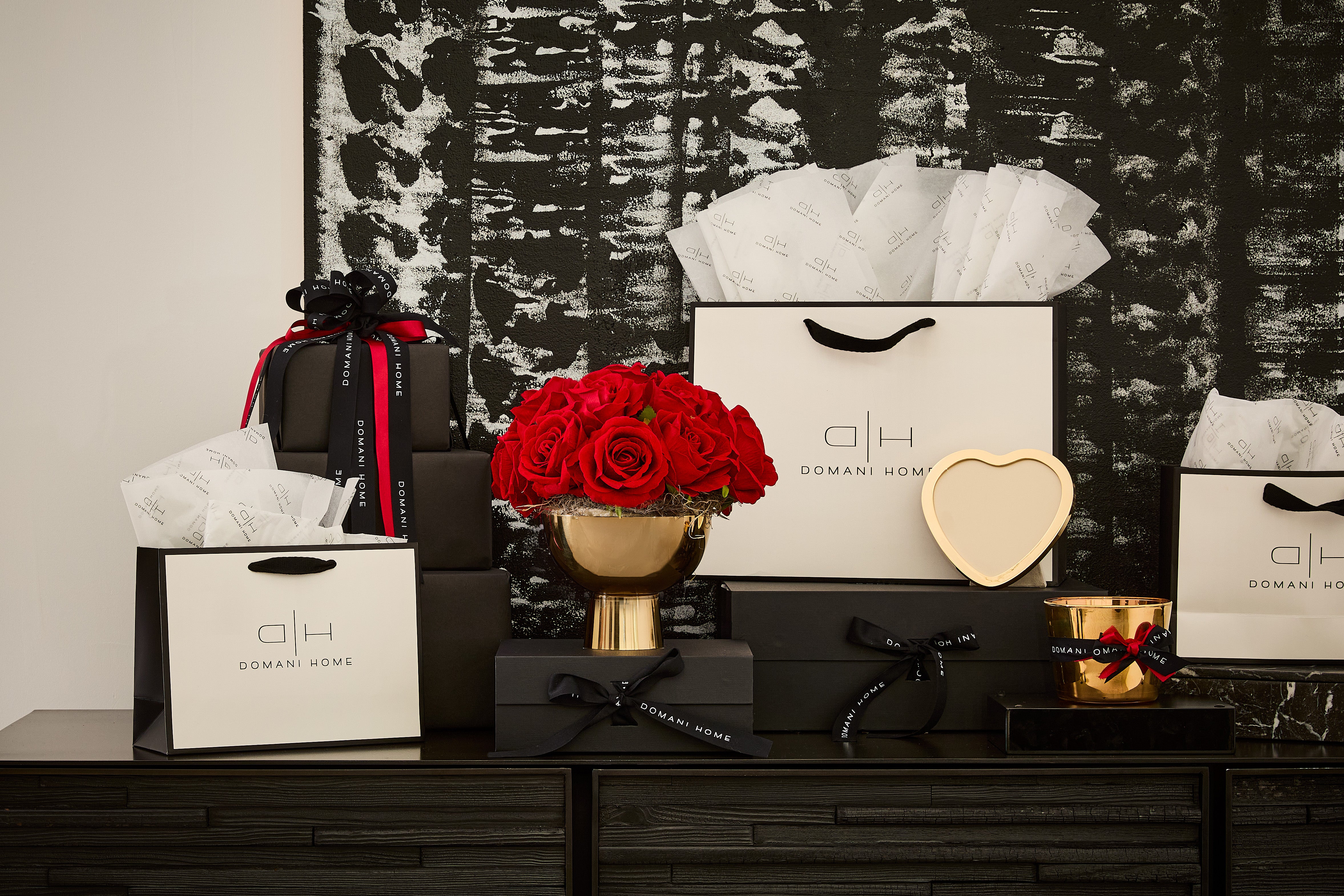 DH Red Rose Gold Pedestal Pot