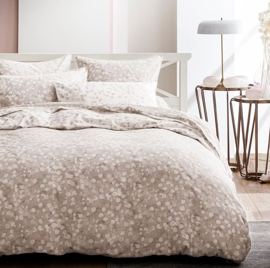 Anne de Solene Rosee Duvet cover