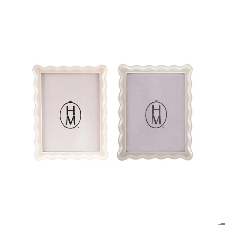 Resin Scalloped Photo Frame