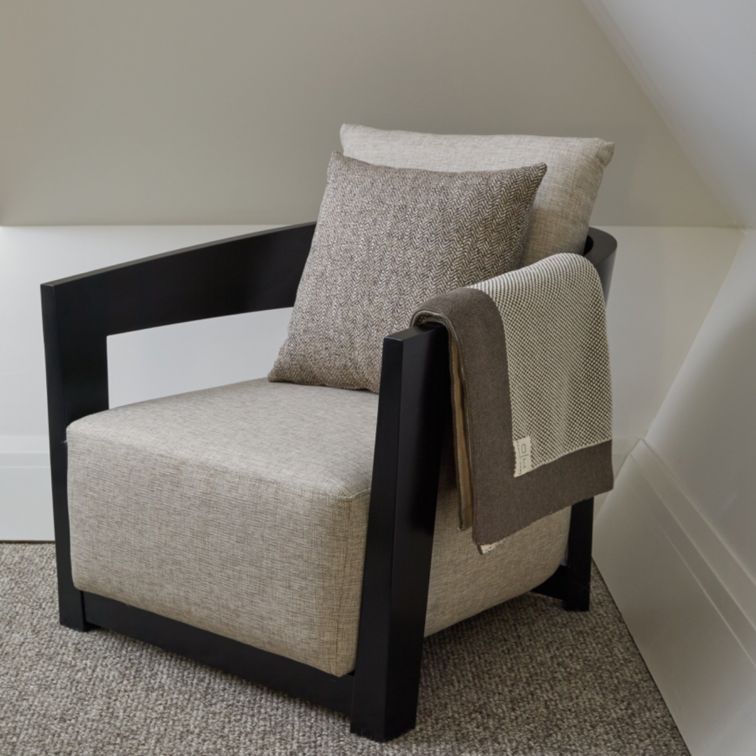 DH Eka Stipple Throw